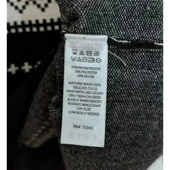 Nicole Miller Black And White Turtleneck Sweater Size M. - Picture 7 of 8